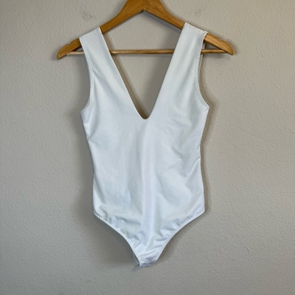 Free People Keep It Sleek Low Back Bodysuit V Neck White Tank Size XS - Picture 2 of 9
